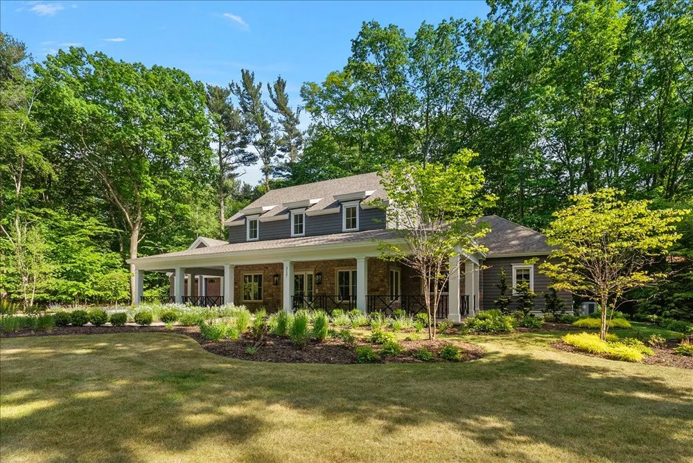 317 Lakeshore Avenue Park Township, MI 49424