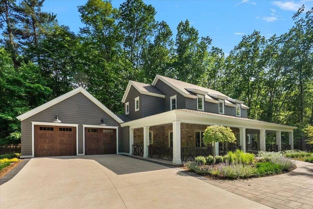 317 Lakeshore Avenue Park Township, MI 49424