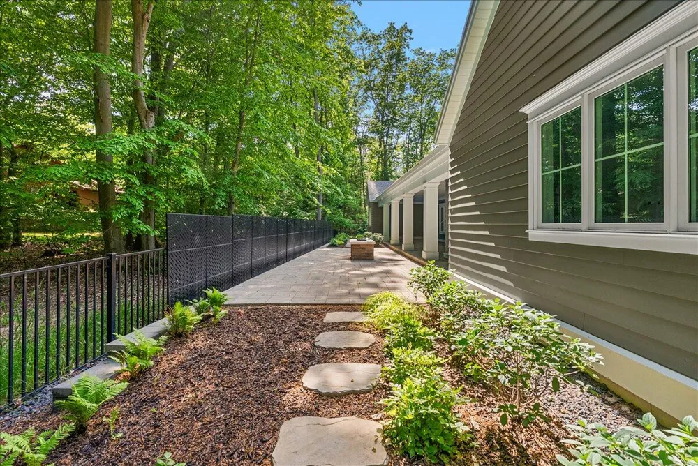 317 Lakeshore Avenue Park Township, MI 49424