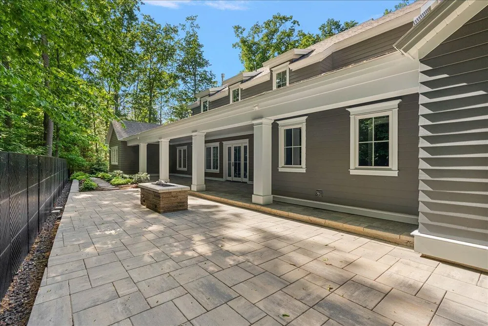 317 Lakeshore Avenue Park Township, MI 49424