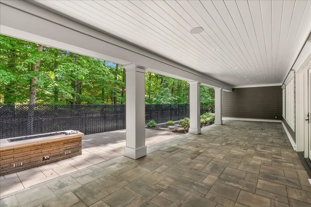 317 Lakeshore Avenue Park Township, MI 49424