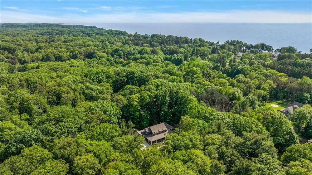 317 Lakeshore Avenue Park Township, MI 49424