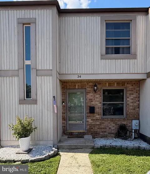 34 HELMSMAN COURT