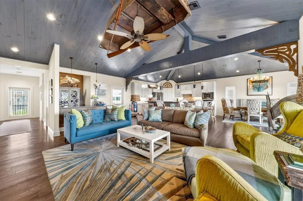 822 Oceanside Port Aransas, TX 78373