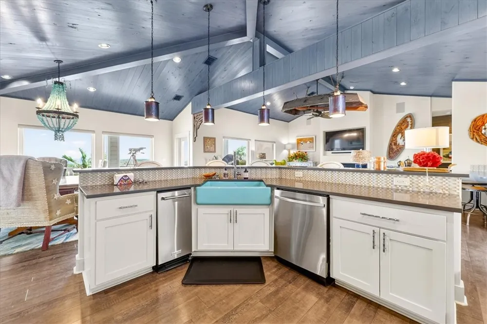 822 Oceanside Port Aransas, TX 78373