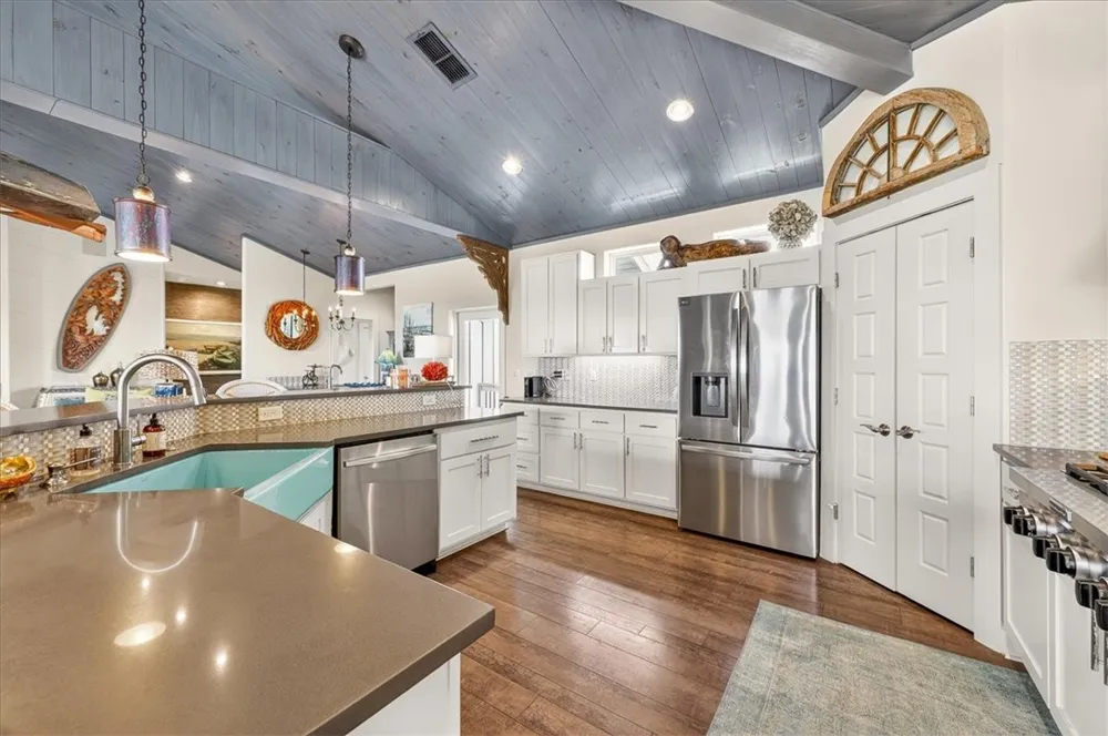 822 Oceanside Port Aransas, TX 78373