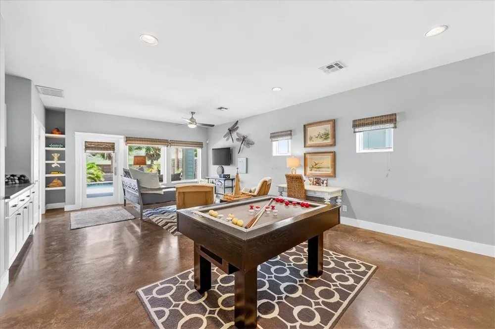 822 Oceanside Port Aransas, TX 78373