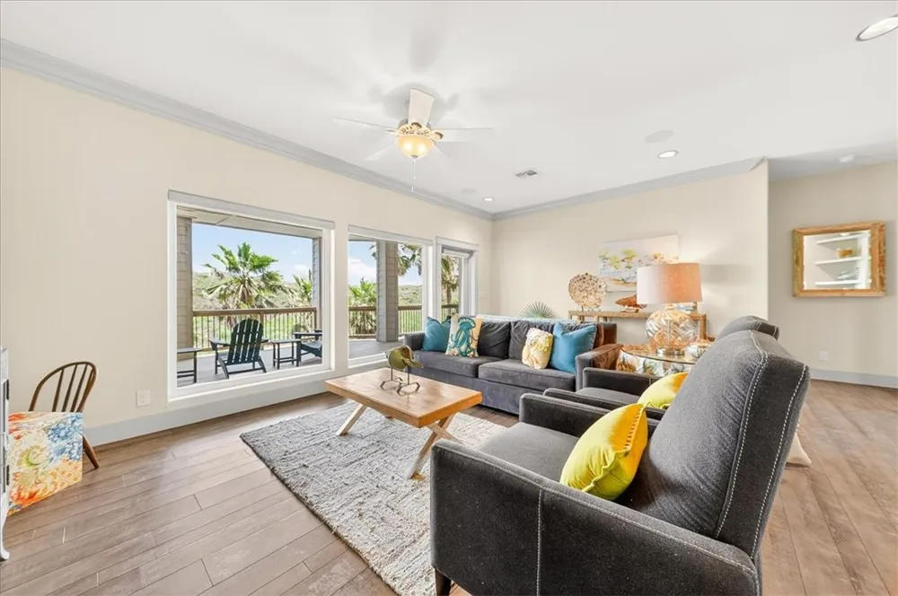 822 Oceanside Port Aransas, TX 78373