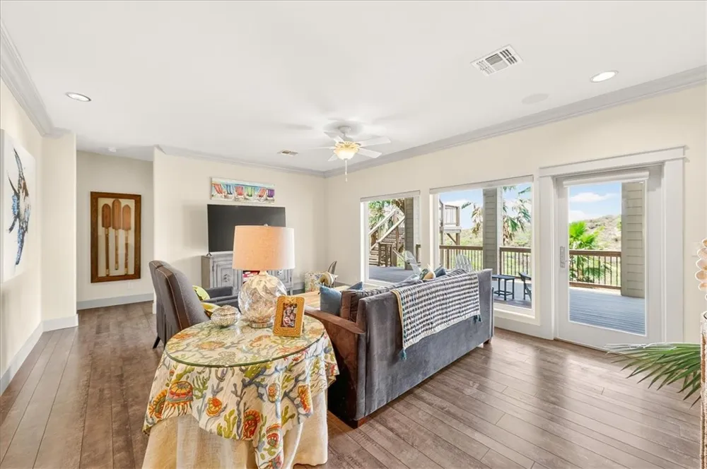 822 Oceanside Port Aransas, TX 78373