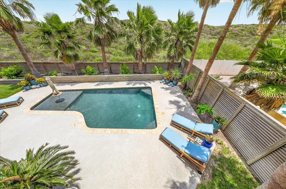 822 Oceanside Port Aransas, TX 78373