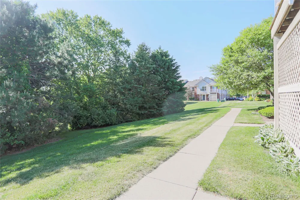 1859 Flagstone Circle Rochester City, MI 48307