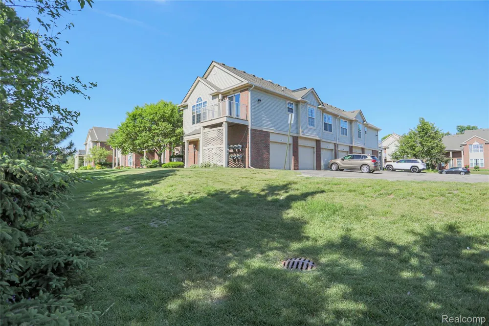 1859 Flagstone Circle Rochester City, MI 48307