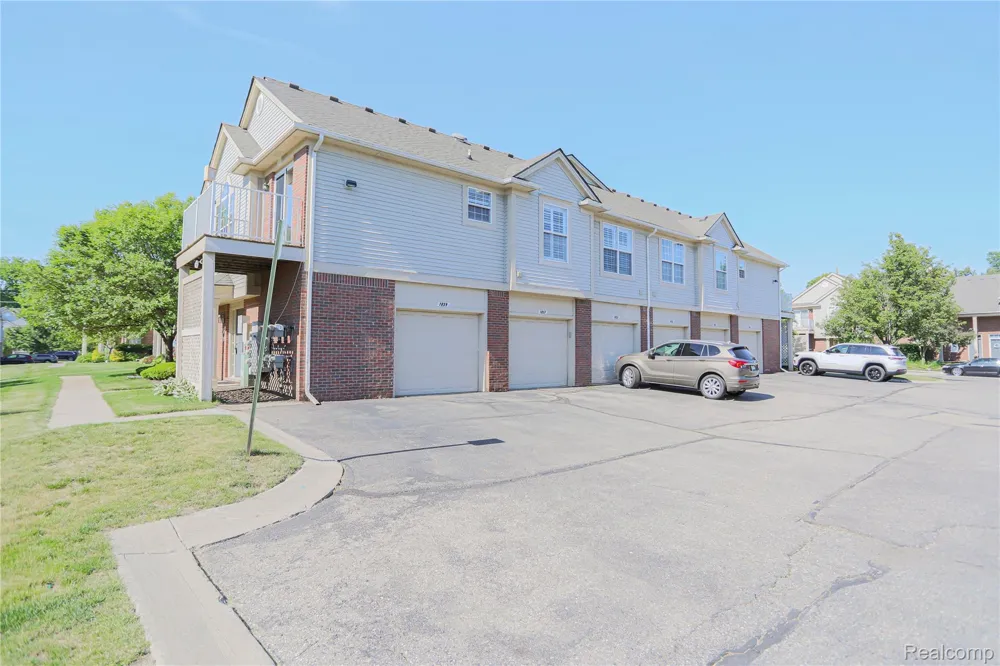 1859 Flagstone Circle Rochester City, MI 48307
