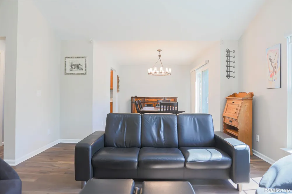 1859 Flagstone Circle Rochester City, MI 48307