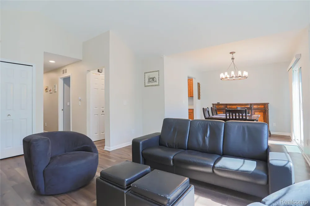 1859 Flagstone Circle Rochester City, MI 48307