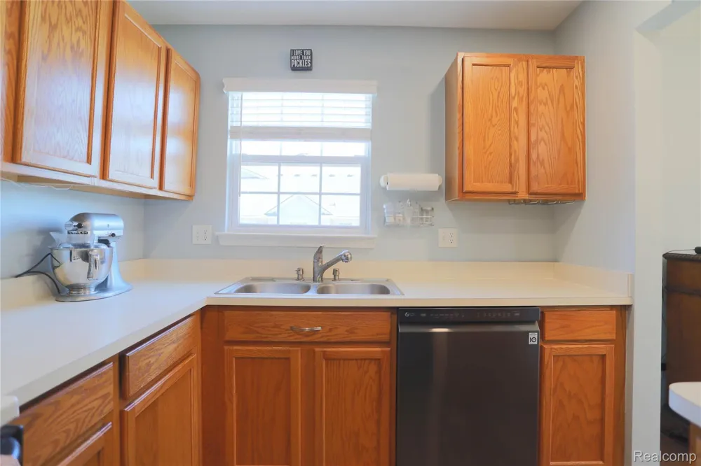1859 Flagstone Circle Rochester City, MI 48307