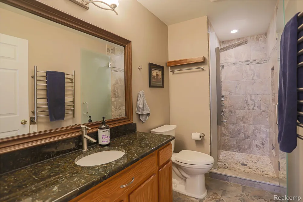 1859 Flagstone Circle Rochester City, MI 48307