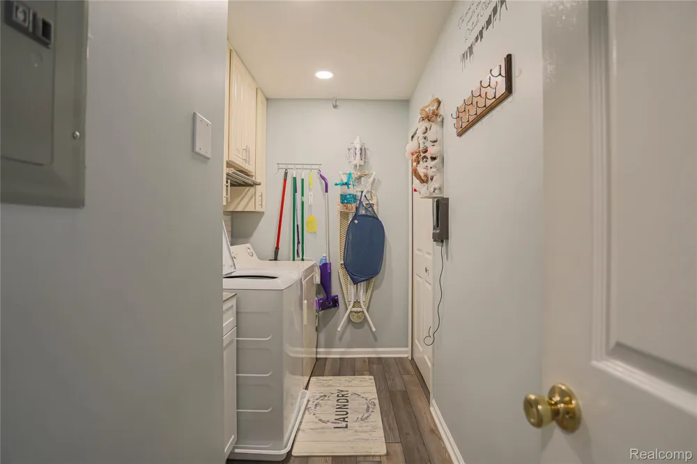 1859 Flagstone Circle Rochester City, MI 48307