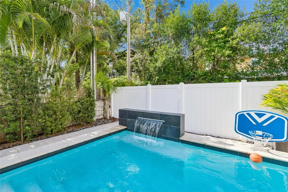 1314 1/2 W. LEMON STREET Tampa, FL 33606