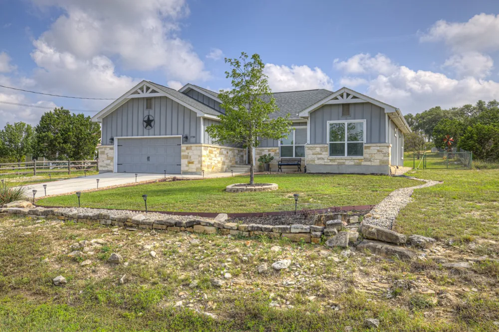 1720 Rocky Ridge Loop Canyon Lake, TX 78133