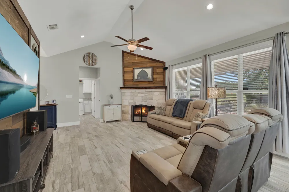 1720 Rocky Ridge Loop Canyon Lake, TX 78133