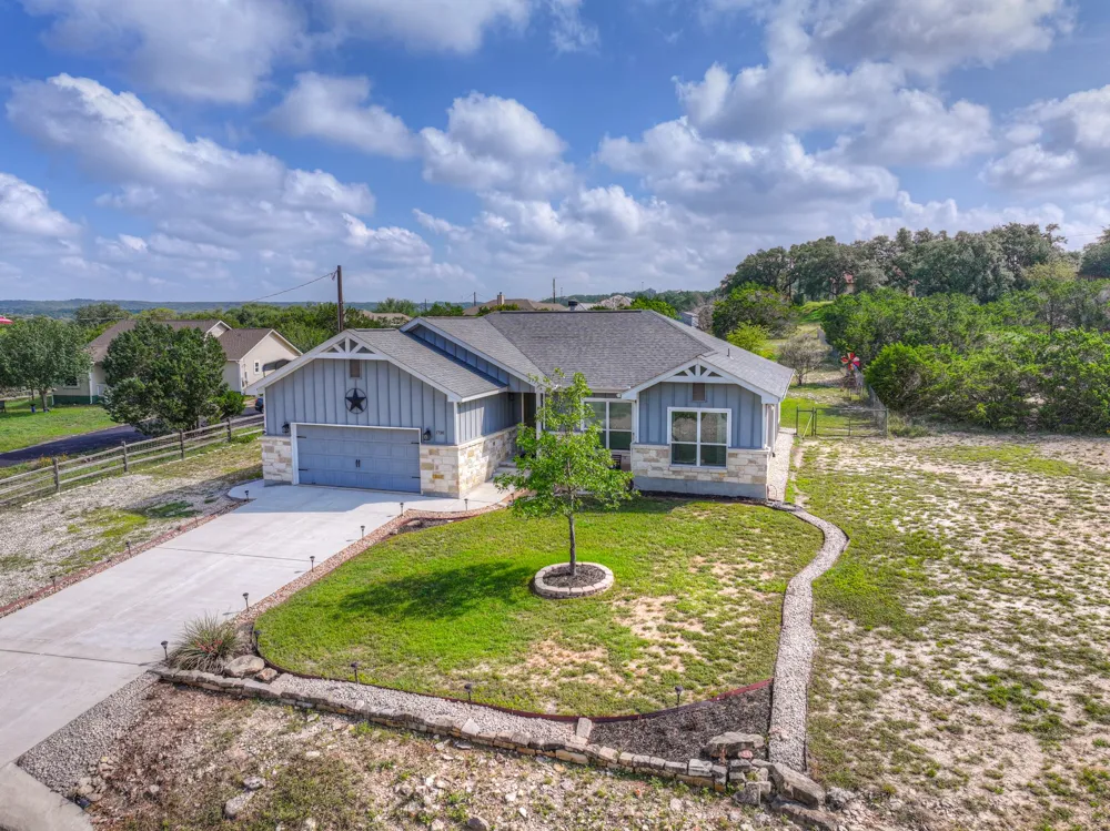 1720 Rocky Ridge Loop Canyon Lake, TX 78133