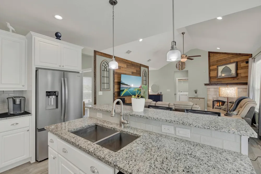 1720 Rocky Ridge Loop Canyon Lake, TX 78133