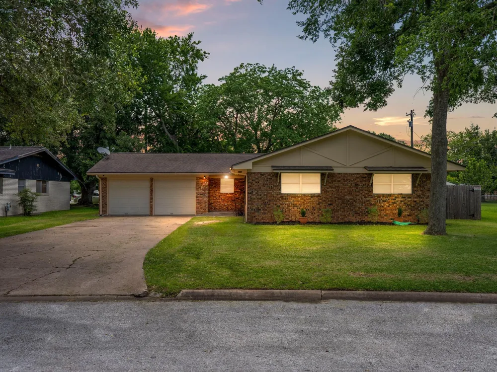 4108 Crescent Drive Bay City, TX 77414