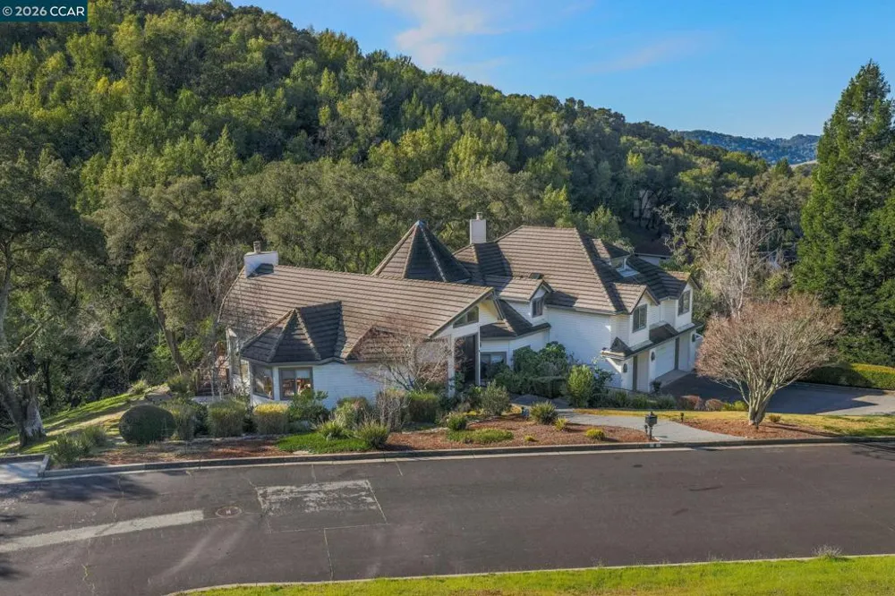 4 Julianna Moraga, CA 94556