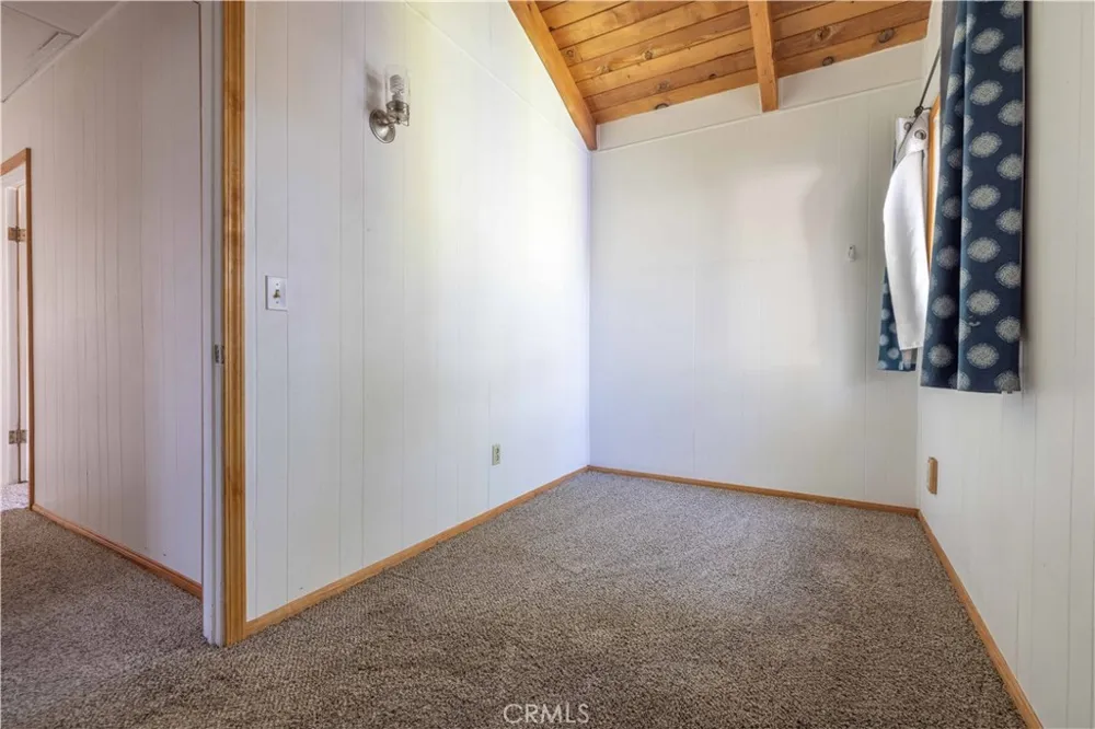 315 San Bernardino Sugarloaf, CA 92386