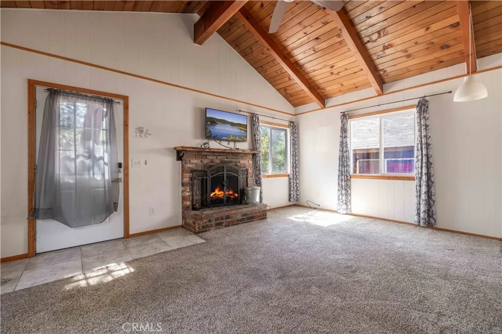 315 San Bernardino Sugarloaf, CA 92386