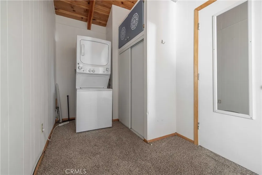 315 San Bernardino Sugarloaf, CA 92386