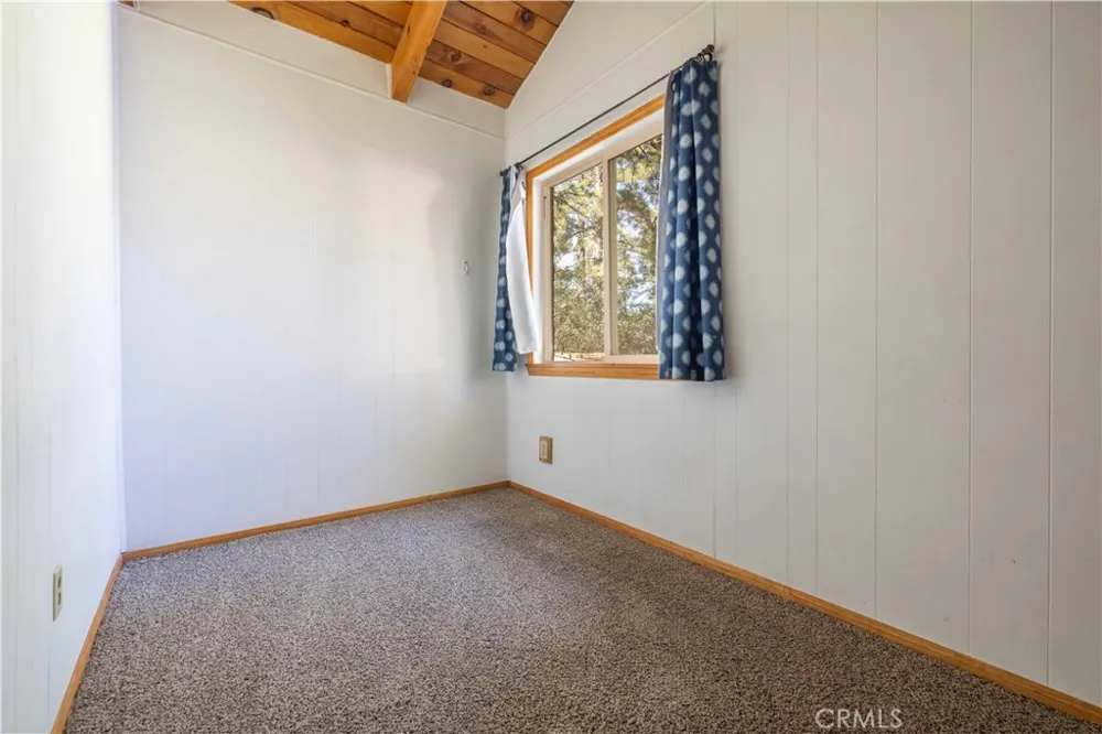 315 San Bernardino Sugarloaf, CA 92386