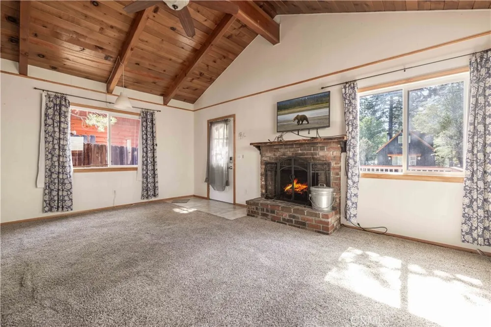 315 San Bernardino Sugarloaf, CA 92386