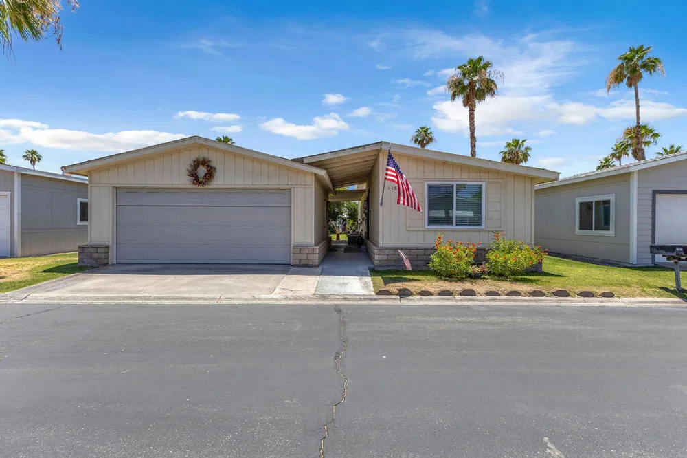 1185 Via Fresno