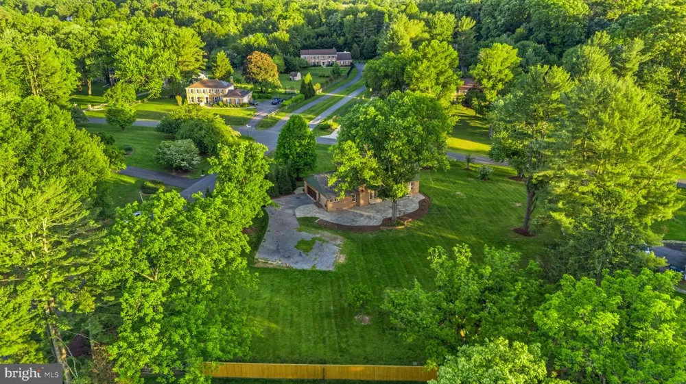 8701 LOCHAVEN DRIVE Gaithersburg, MD 20882