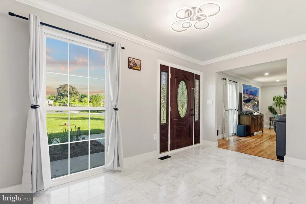 8701 LOCHAVEN DRIVE Gaithersburg, MD 20882