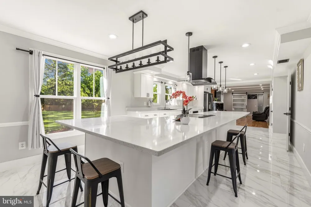 8701 LOCHAVEN DRIVE Gaithersburg, MD 20882