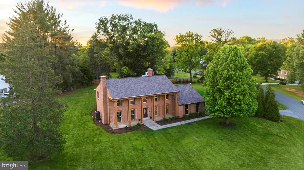 8701 LOCHAVEN DRIVE Gaithersburg, MD 20882