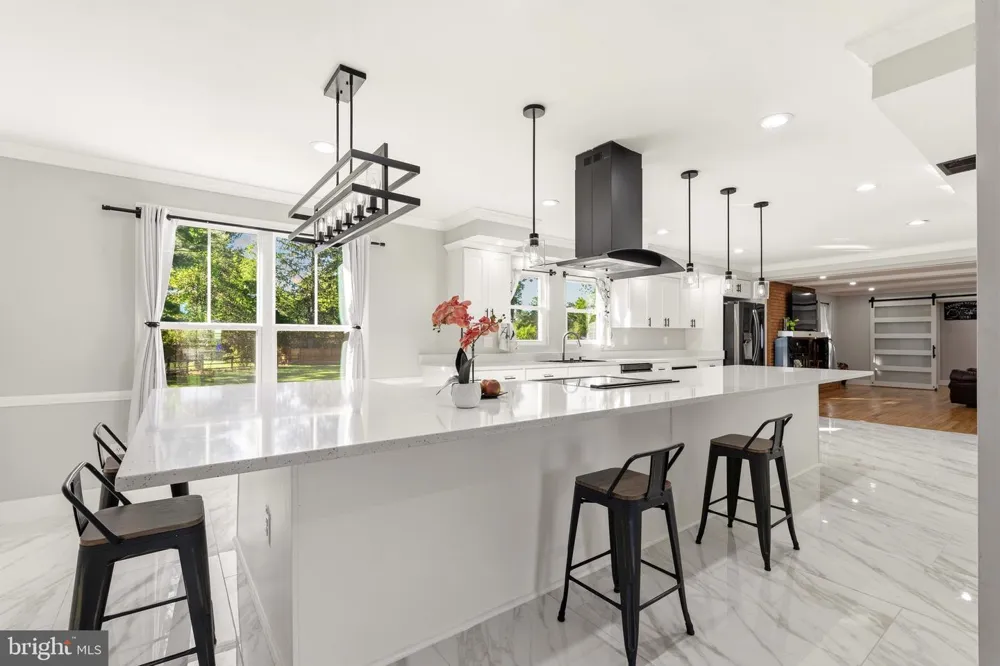 8701 LOCHAVEN DRIVE Gaithersburg, MD 20882