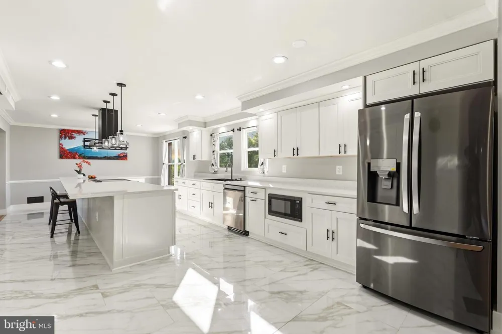 8701 LOCHAVEN DRIVE Gaithersburg, MD 20882