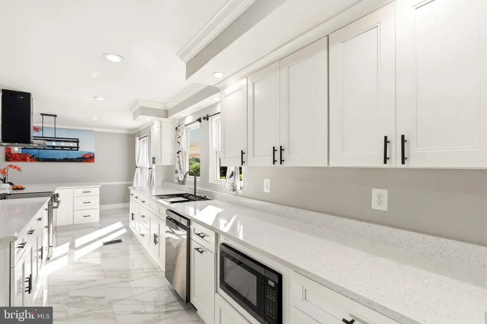 8701 LOCHAVEN DRIVE Gaithersburg, MD 20882