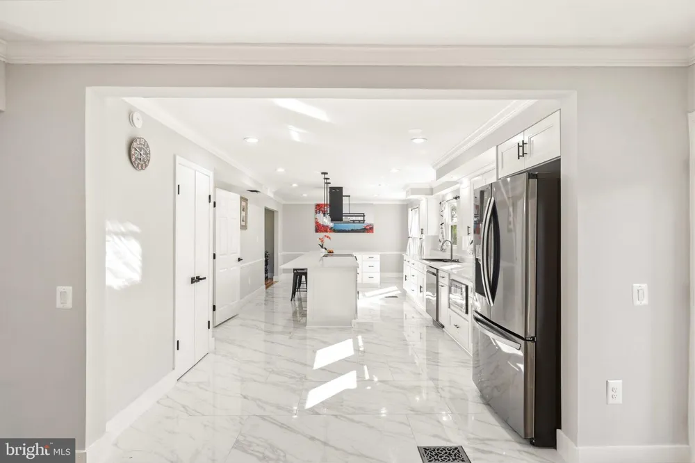 8701 LOCHAVEN DRIVE Gaithersburg, MD 20882