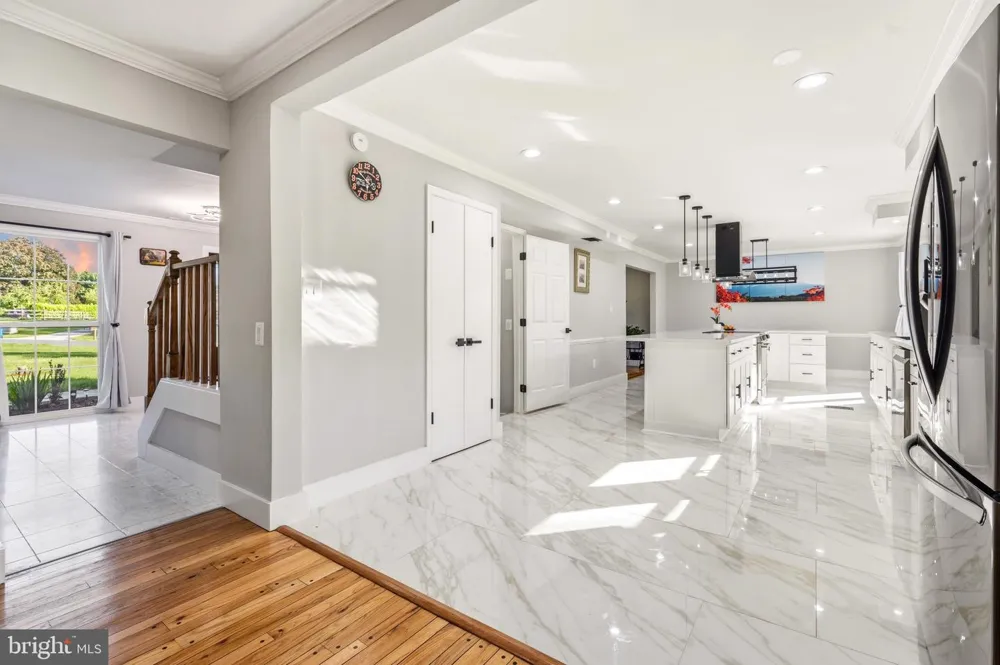8701 LOCHAVEN DRIVE Gaithersburg, MD 20882