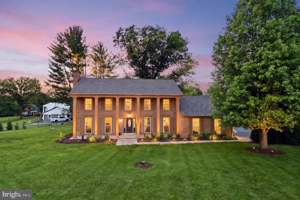 8701 LOCHAVEN DRIVE Gaithersburg, MD 20882