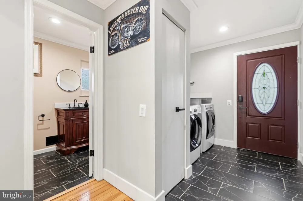 8701 LOCHAVEN DRIVE Gaithersburg, MD 20882