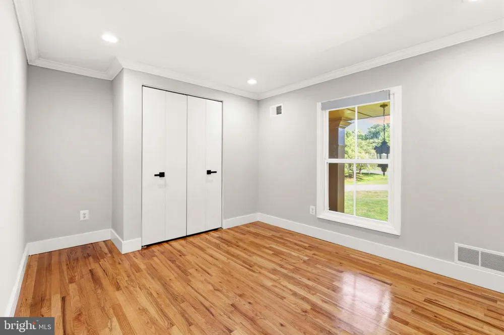 8701 LOCHAVEN DRIVE Gaithersburg, MD 20882