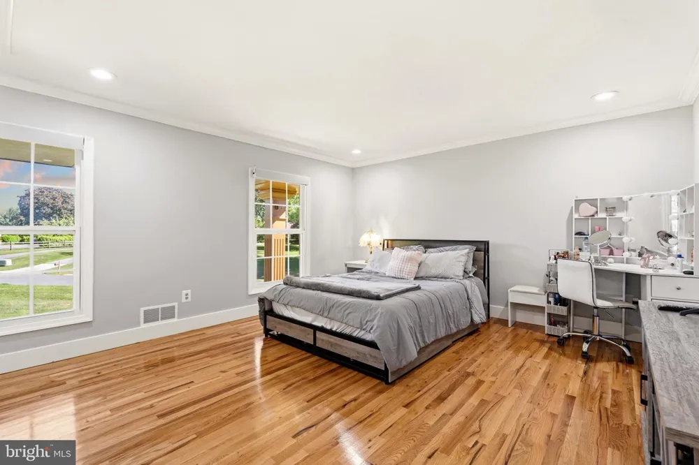 8701 LOCHAVEN DRIVE Gaithersburg, MD 20882