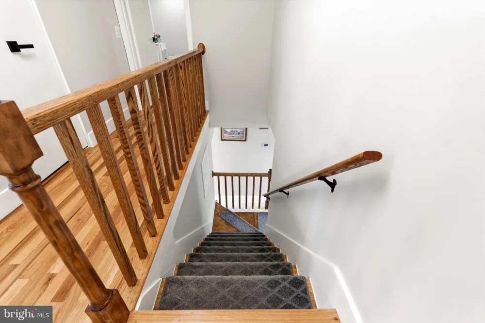 8701 LOCHAVEN DRIVE Gaithersburg, MD 20882