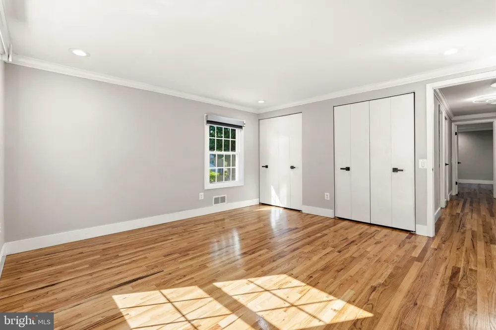 8701 LOCHAVEN DRIVE Gaithersburg, MD 20882